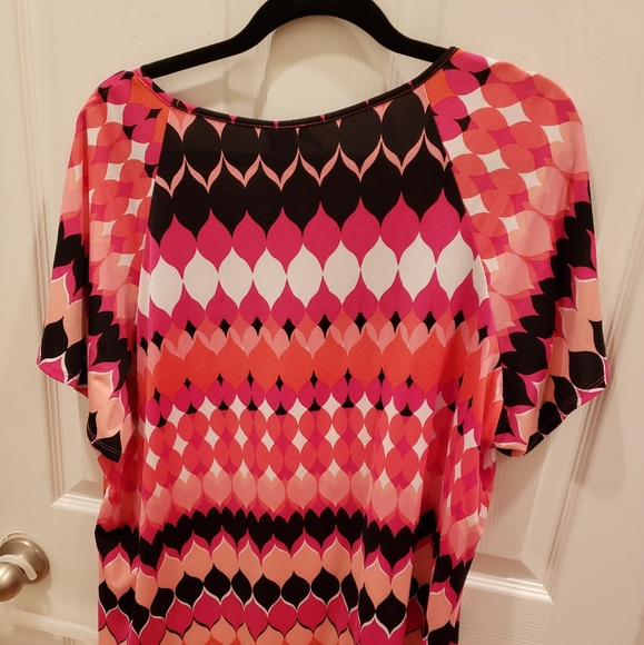 New! Ladies top - Picture 2 of 4